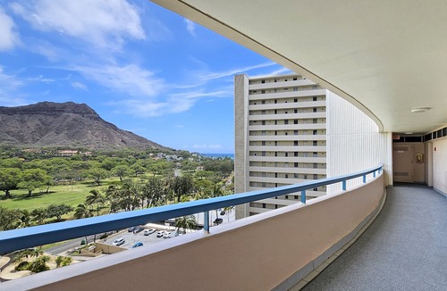 Diamond Head - Kapahulu - St. Louis Apartment | Sans Souci 1104 🏵 King Bedroom Beachfront 1 Bedroom 30+Nights