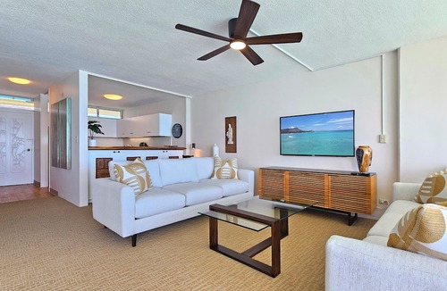 Diamond Head - Kapahulu - St. Louis Apartment | Sans Souci 1104 🏵 King Bedroom Beachfront 1 Bedroom 30+Nights