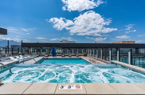 Rio Grande Apartment | Downtown SLC Luxury 1BD/1BA- Pool/HotTub 24hrGym