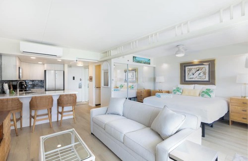 Waikiki Condo | Oceanfront Retreat at the Ilikai! Your island escape await!
