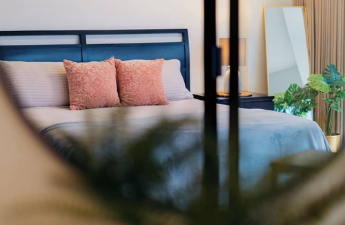 Downtown Honolulu Condo | Heart of Downtown, Newly renovated Mountain View Suite, Full Kitchen Living Room