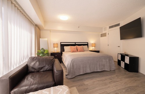 Downtown Honolulu Condo | Heart of Downtown, Newly renovated Mountain View Suite, Full Kitchen Living Room