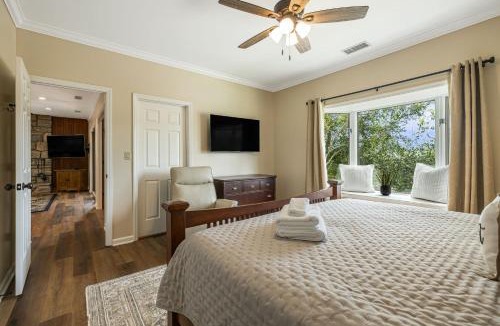Blowing Rock Apartment | Newly Renovated Chetola 2BR Condo in Blowing Rock