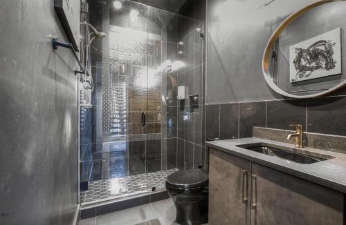 Talbot's Corner Apartment | Modern Oasis Downtown Skyline View Prime Nashville
