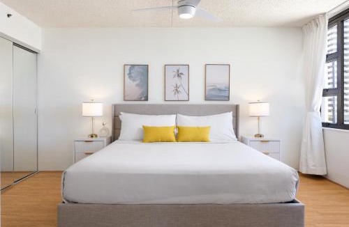 Waikiki Apartment | Waikiki Banyan with pool, hot tub & beach access