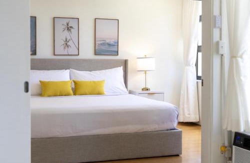Waikiki Apartment | Waikiki Banyan with pool, hot tub & beach access