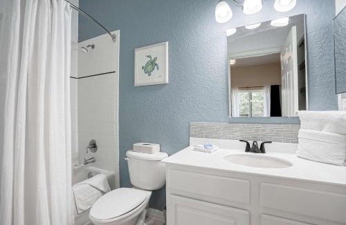 Bahama Bay House | Snowbird-Friendly First Floor Condo w Shared Pool & Hot Tub and Central AC