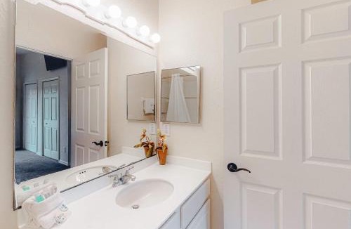 Bahama Bay House | 2nd floor condo near theme parks restaurant gym shared pools tennis court