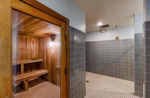 Bahama Bay House | 3rd floor condo w restaurant tennis court basketball court pools sauna