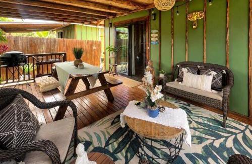 Haleiwa House | Pipeline Tropical Bungalow