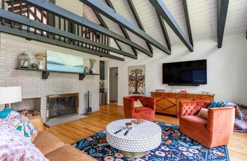 Barryville House | Woodland Manor - Hot Tub Cozy Family Friendly