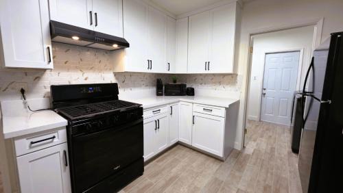 Pico - Robertson Apartment | Renovated Three Bedroom Near Cedars Sinai and Beverly Hills With Parking