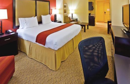Pennington Bend Hotel | Holiday Inn Express Nashville-Opryland by IHG