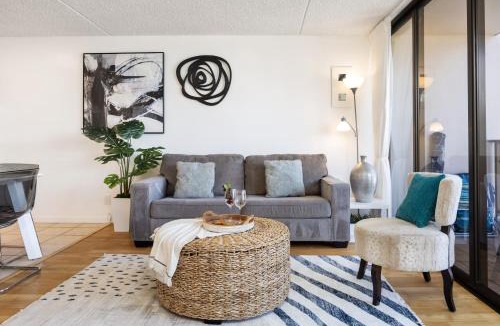 Waikiki Apartment | 17FL Fully Renovated, 5 mins to Beach with Parking