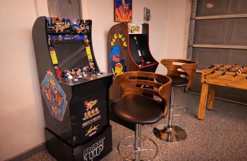Rhodes Ranch Villa | FUN Retro Arcade Villa - Pool&Spa, Arcades, Billiards,BBQ Gazebo Lounge, 10 Mins Strip