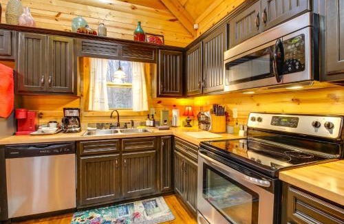 Mentone House | Hot Tub + Fire Pit: Wooded Cabin Near DeSoto Park!