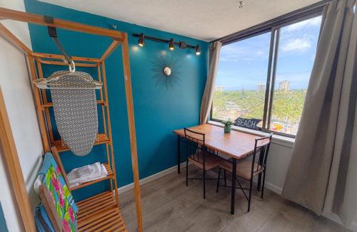 McCully - Moiliili Apartment | Hawaiian Monarch 1105 condo
