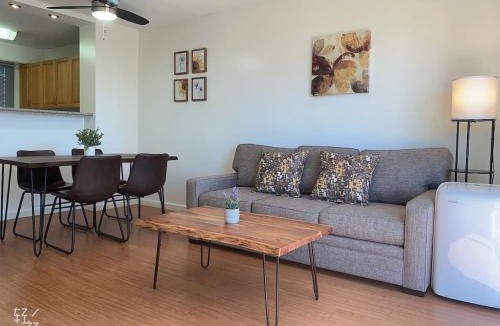 McCully - Moiliili Apartment | 05 FREE Parking 10 min beach 2br-Waikiki Ala Moana
