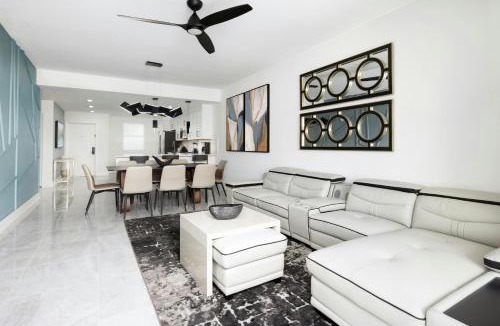 Florida Center Hotel | Villatel Resort Orlando, Apartments by Marriott Bonvoy