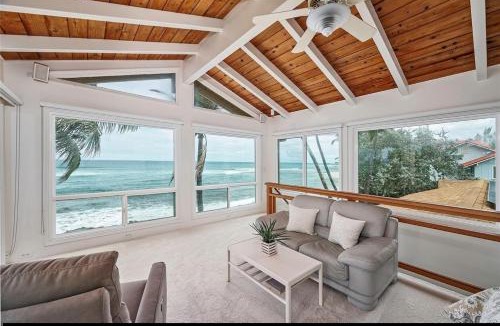 Waialee House | Oceanfront Paradise: 3BR3BA Residence with Stunning Views on Laniakea Beach Oahu
