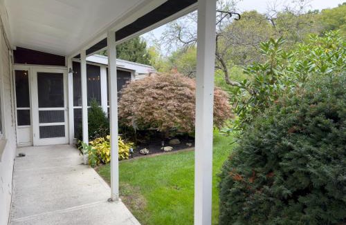 Bristol Hills House | Waterfall Retreat Hot Tub, Pickleball, Fire Pit