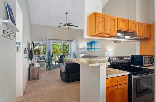 Kailua-Kona Apartment | Affordable 2 Bedroom, 1 Bath Condo Near Town With 2 Pools-Spas Ac,