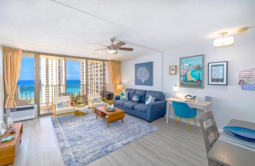 Waikiki Apartment | Waikiki Banyan condo with lanai & pool