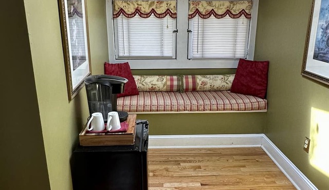 Red Rocker Inn