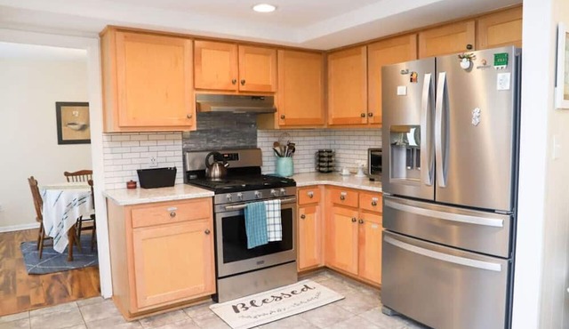 Dog Lover's Haven - Room in the Heart of Hampton