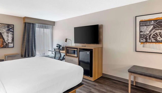 Best Western Plus Heritage Rail-South York/I-83