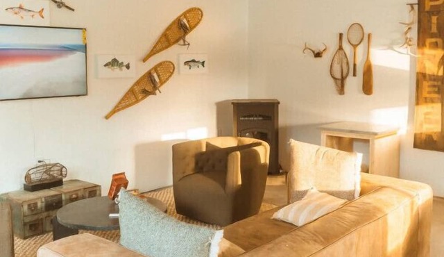 Treehouse 5 · Honeymoon Treehouse Cabin & Spa w Private Hot Tub