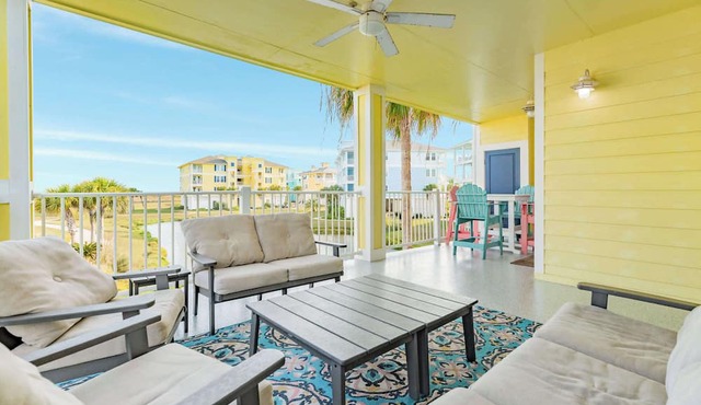 Breaking Waves - Open Airy Beautiful Ocean Views!