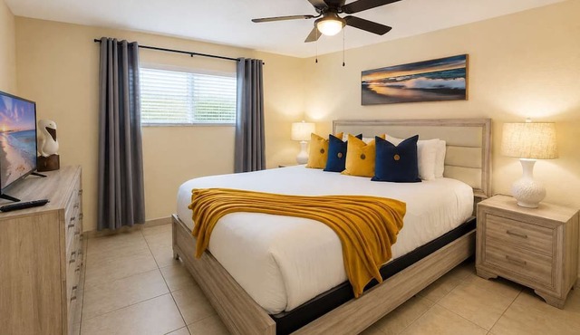 Close to the beach ~ Pool, gym, BBQ *no pet fee*
