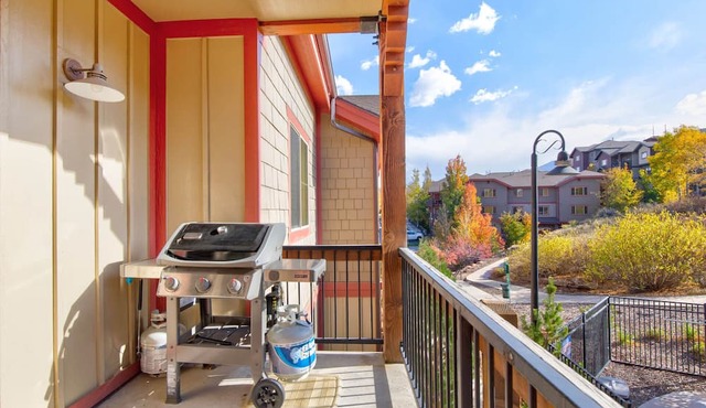 Moose Mgmt at Bear Hollow 1304: King bed-Top Floor-Office Space-Gym-Dogs Welcome