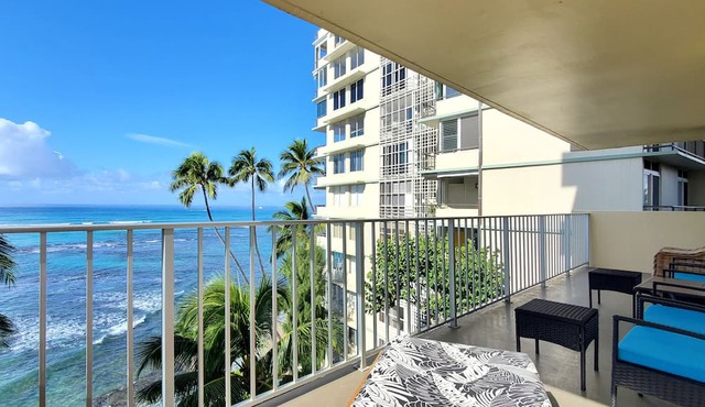 Remodeled in 2022, Diamond Head 2 Bedroom Oceanfront condo