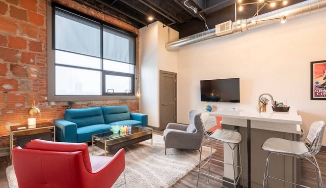 Fresh, Sleek, and Contemporary Executive Apartment