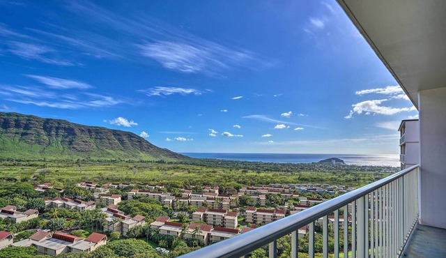 Lush Condo w/Community Pool, 1 Mi to Beach!