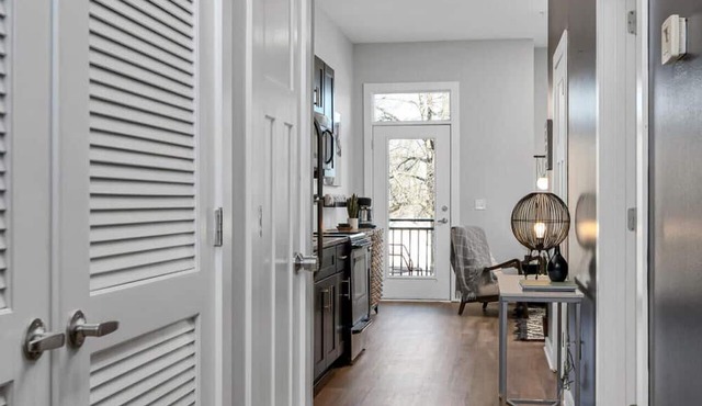 Condo Near Vanderbilt, Belmont, Music Row + Free Parking
