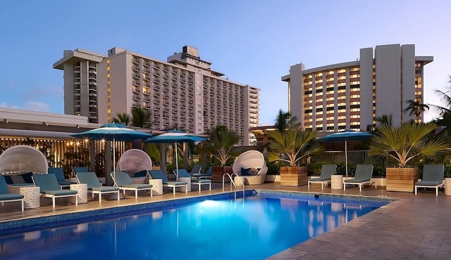 Family Vacation! 3 Convenient Units, Close to Waikiki Beach, Pool, Pets Allowed