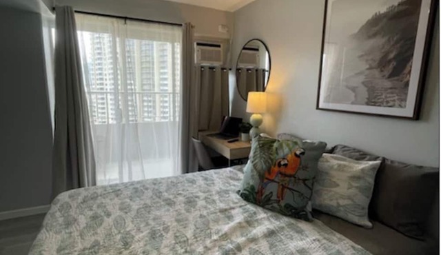 Penthouse Studio in Waikiki - 25% Off Monthly Stays!