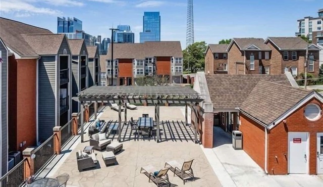 Walk 2 Bars|Free Parking|Balcony