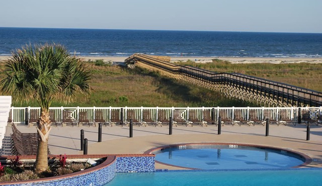 Gulf Coast view and renovated condo on the top floor in Pointe West, Galveston