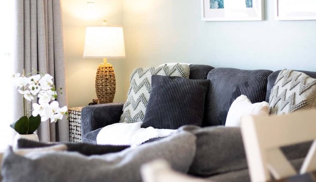 Beautiful Direct Oceanfront Condo W/Heated Pool & Steps to the Pier!🌴
