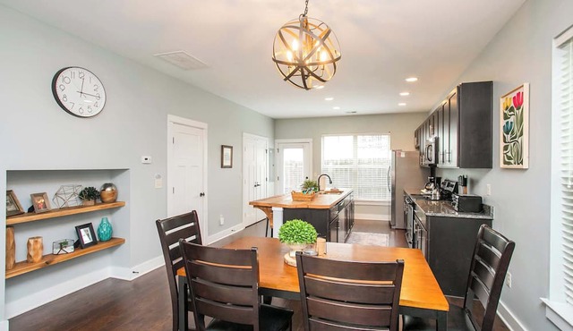 Relaxing 2 BD/2.5 BA Nash Home