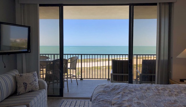 Extraordinary 9th Floor Beachfront Views on Sand Key! Heated Pool & Hot Tub!
