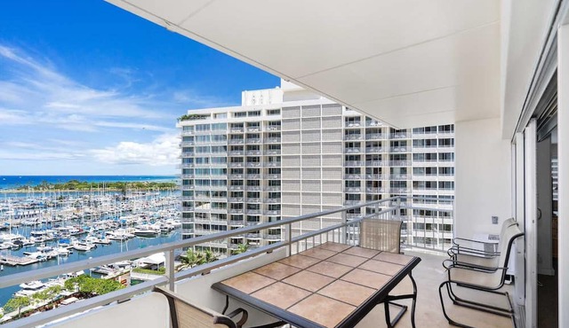Ilikai 1110 2 Bed Room Wrap Around Ocean/Sunset/Marina Views