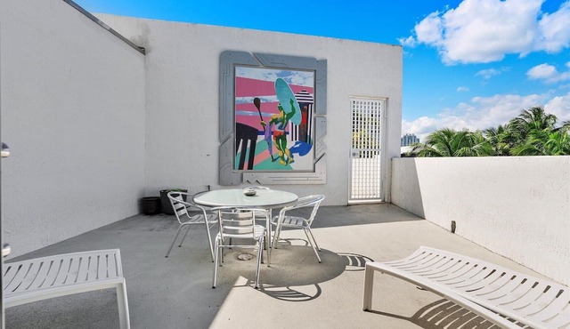 Modern Luxury Only Steps To The Sand! Huge Patio Deck, Modern Artwork & Extras