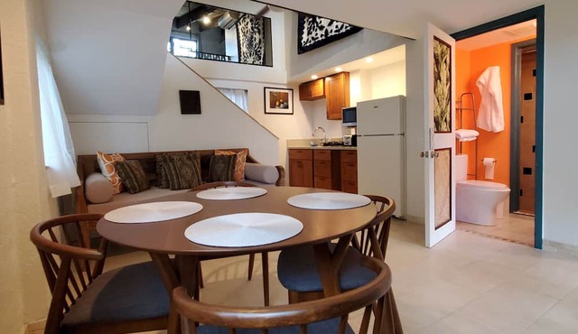 Honolulu Loft/Cottage for 2