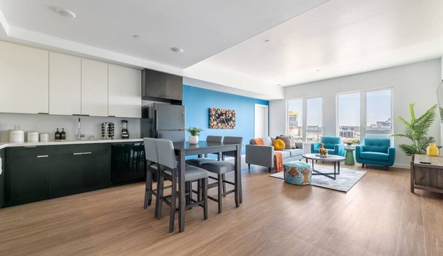 Chic & Cozy, Walk to little Tokyo, Free Parking, Gym and Rooftop Views
