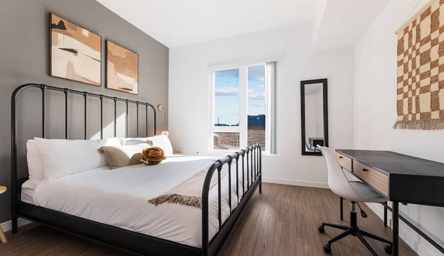 Light-Filled Artsy Stay in Little Tokyo, Walk to best Sushi Bars and Metro